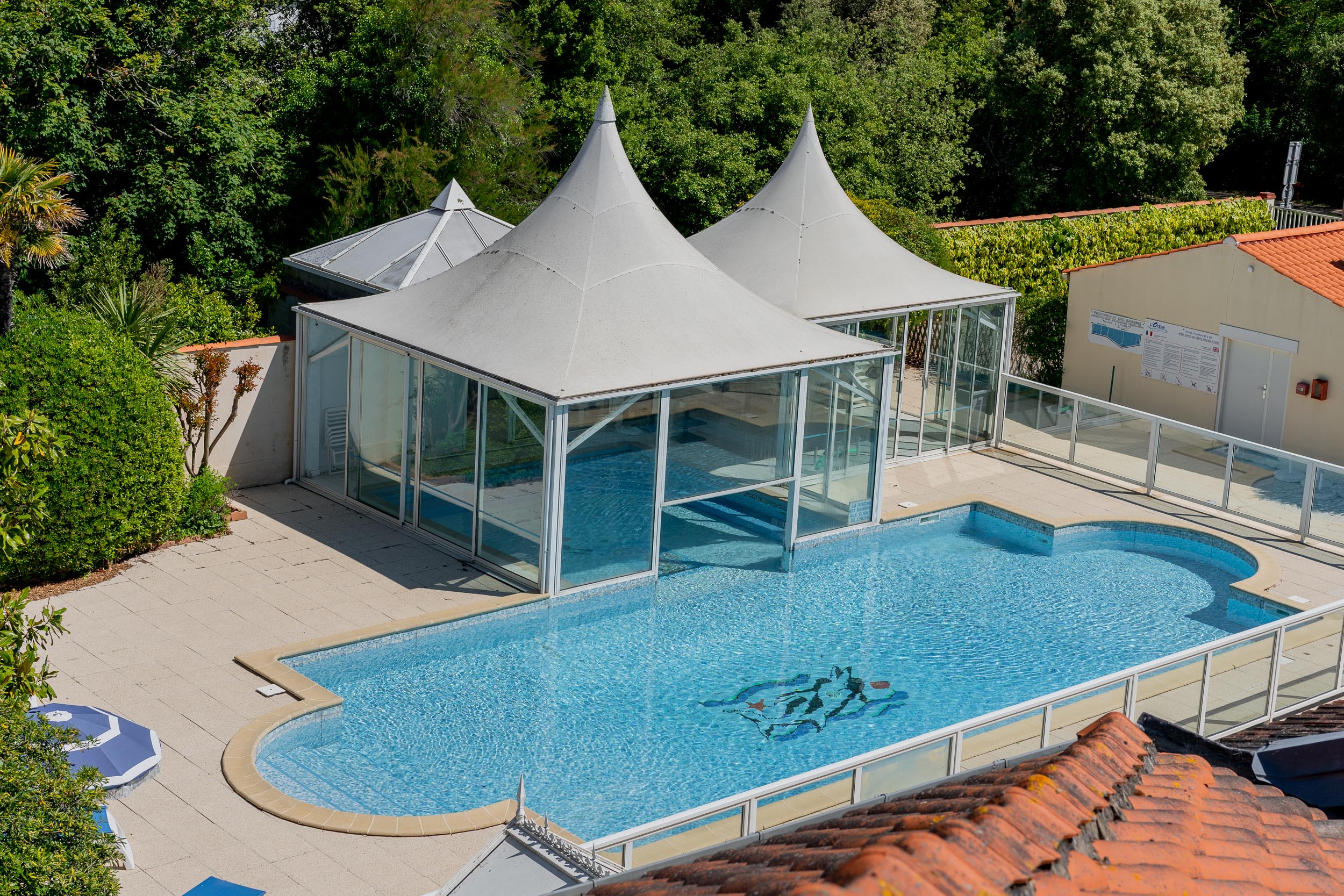 espace piscine extérieure